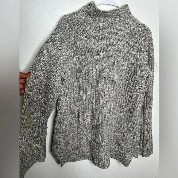 Ann Taylor Wool Blend Chunky Knit Sweater Bell Sleeves Size Large - Picture 4 of 8